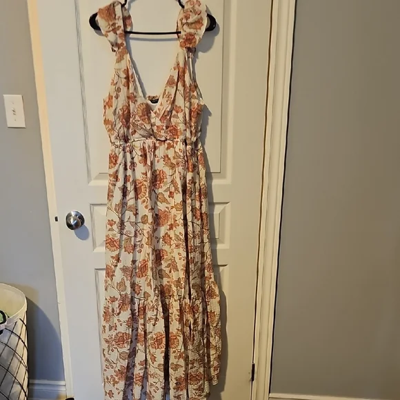 Torrid Cream and Pink Floral Maxi Dress - Picture 8 of 9